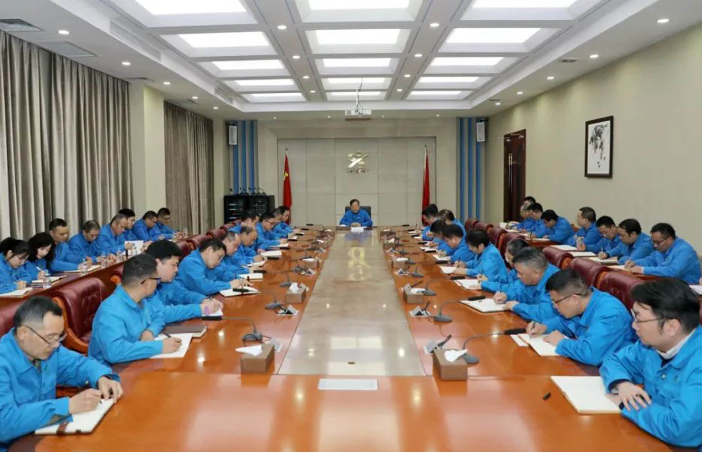 Tìm hiểu tinh thần hội nghị tư nhân - Tập đoàn Senyuan: Khai thác lợi thế về năng lực thiết bị mạnh mẽ, khả năng sản xuất xuất sắc và sức sáng tạo không giới hạn, kiên định với ngành chính và phát triển thực tiễn.